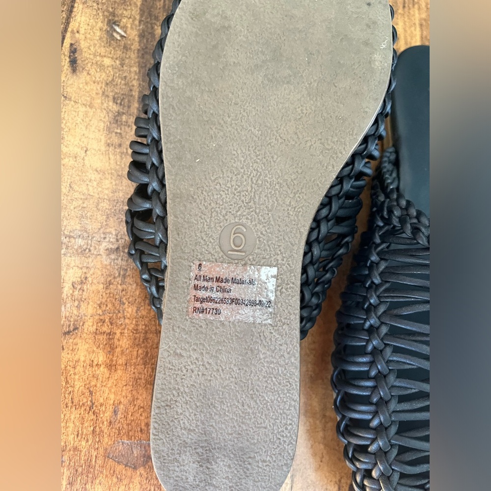 Universal Thread Target Sandals - Picture 2 of 2